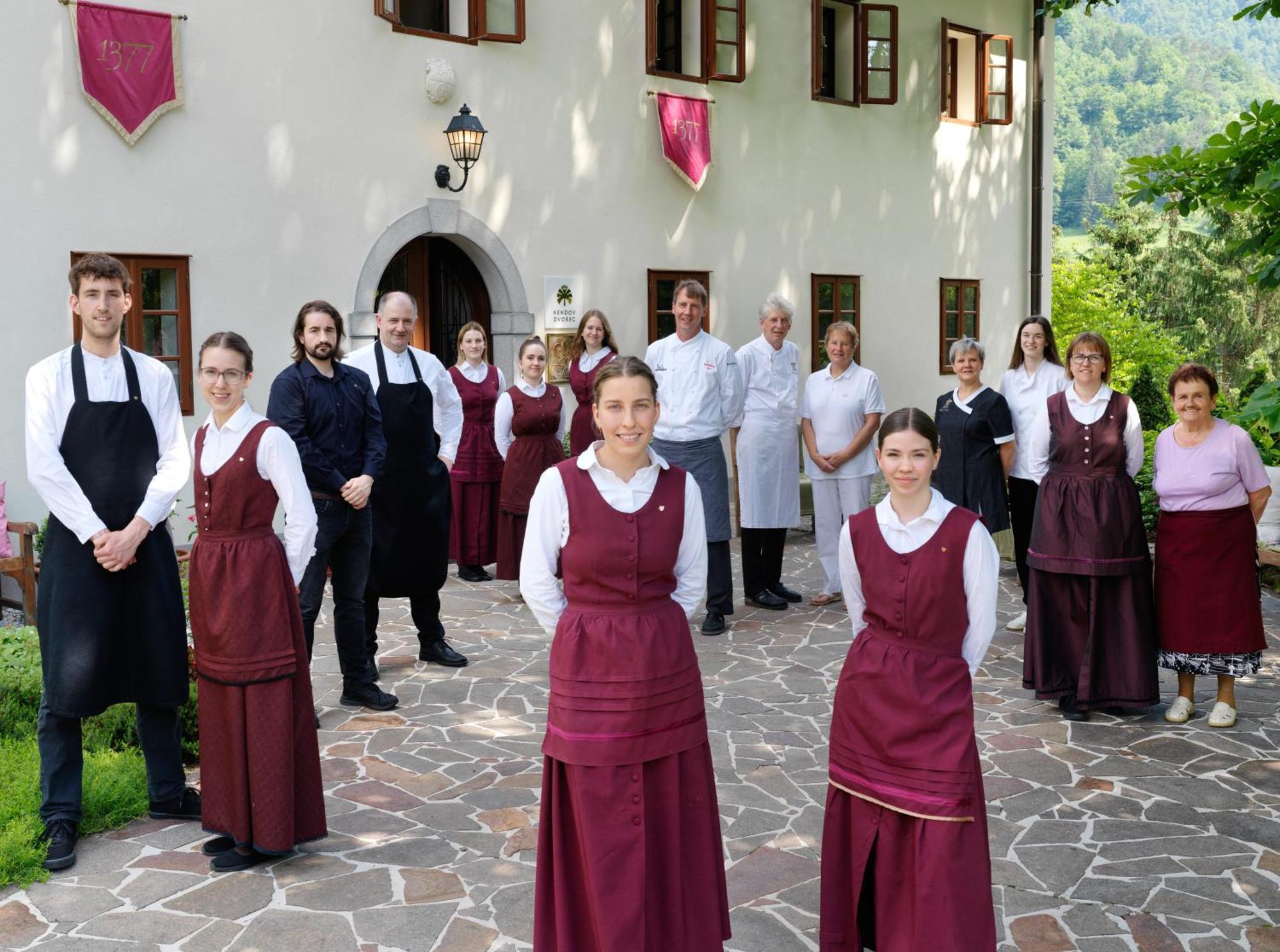 Kendov Dvorec Spodnja Idrija المظهر الخارجي الصورة