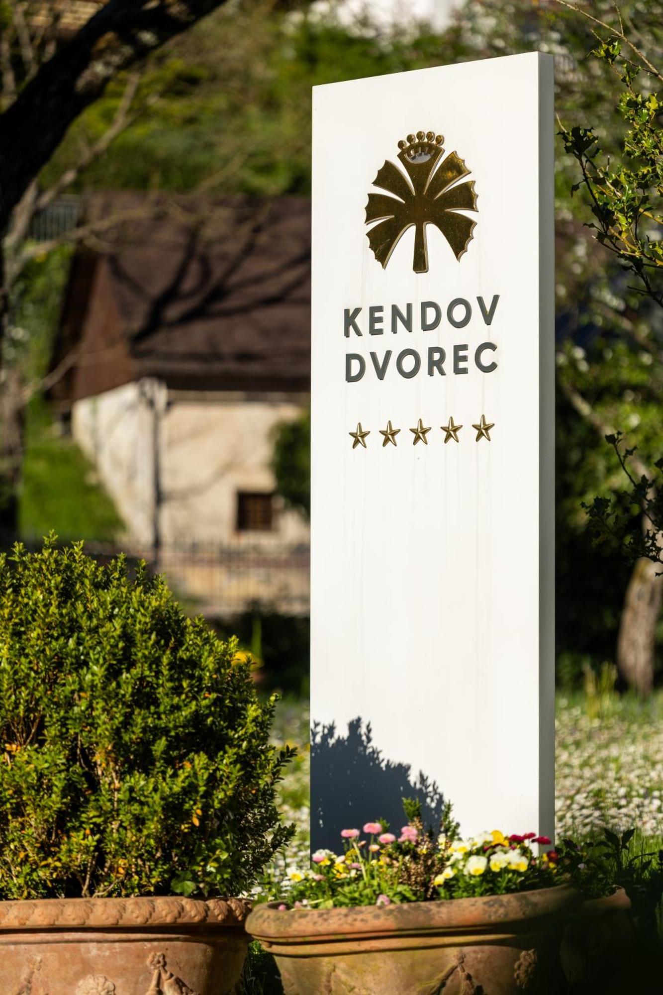 Kendov Dvorec Spodnja Idrija المظهر الخارجي الصورة